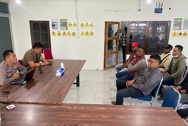 Suasana oreiantasi hukum bagi calon tenaga kerja PTFI di ruangan pertemuan PT.Bamanat Amiete Papua (Istimewa)