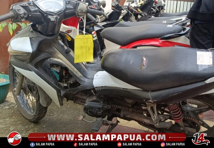 Kejari Mimika Jual  41 Unit HP Dan 9 Sepeda Motor Barang Bukti Perkara Inkrah