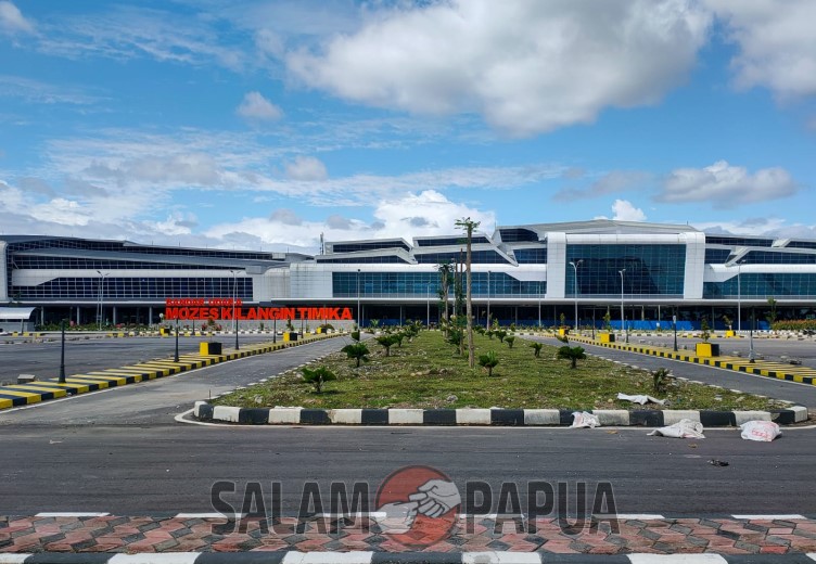 Ruang Terbuka Hijau Bandara Mosez Kilangin Mulai Ditanami Pepohonan, Peningkatan Area Parkir Belum Rampung