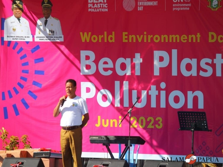 MASYARAKAT MIMIKA DIAJAK UNTUK PEDULI KESEHATAN LINGKUNGAN DAN MENDAUR ULANG SAMPAH PLASTIK