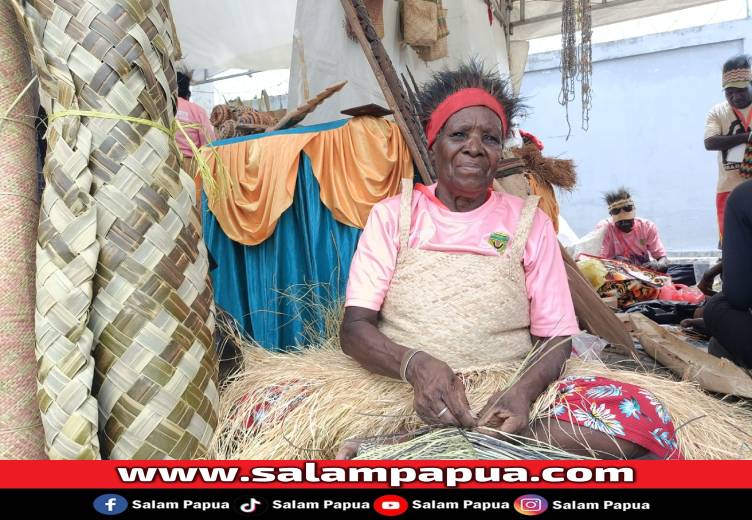 Bangkit Dari Penolakan, Paskalina Utappo Bentuk Sanggar Janda Papurara Di Timika