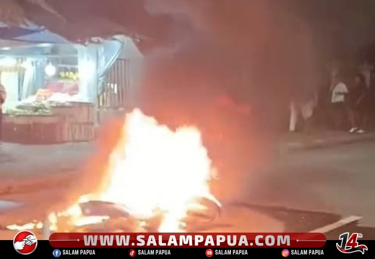 Tragis, Sepeda Motor Vixion Milik Warga Terbakar Di Jalan Cenderawasih Timika