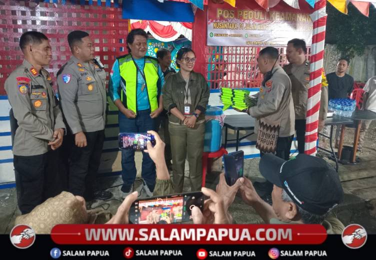 Perkuat Sinergitas Kamtibmas, Polsek Mimika Baru Dan Pemdistrik Serahkan 3 HT Ke Pos Peka Hard