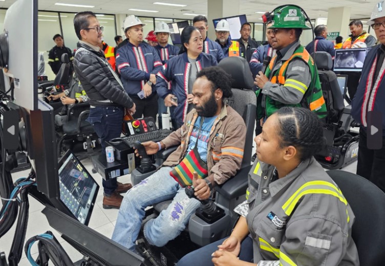 Ketua DPR RI Puan Maharani saat mengunjungi pusat operasi tambang bawah tanah PTFI, Minggu (10/12/2023) (salampapua.com/Foto Corp.Comm PTFI)