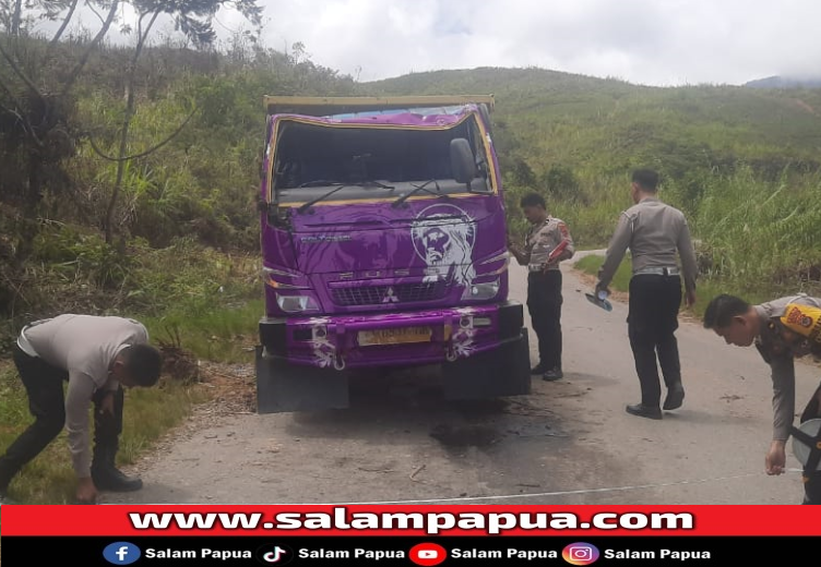 Polres Tolikara Polda Papua Olah TKP Laka Maut Truk