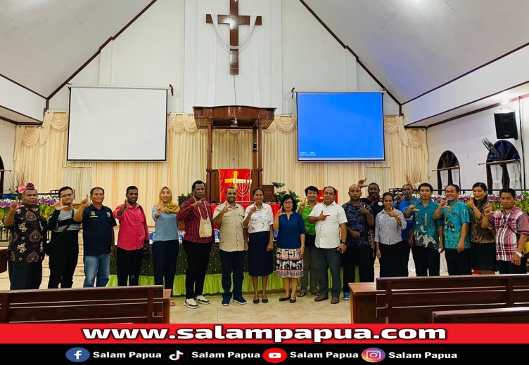 DLH Mimika Gandeng Jemaat GKI Solagratia Nawaripi Ciptakan Sampah Bernilai Jual