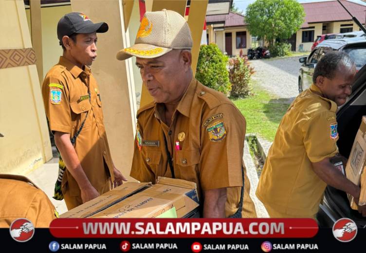 Dorong Penguatan Budaya Literasi, Distrik Wania Terima Bantuan Buku Dari Dinas Perpustakaan