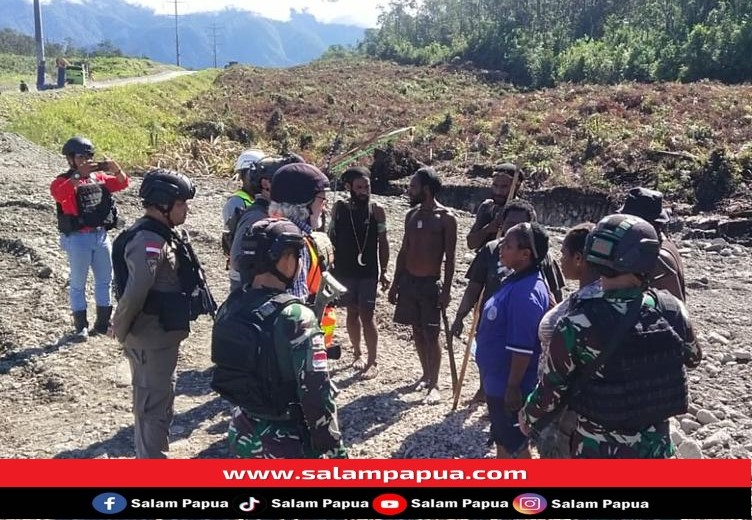 Aparat Gabungan Tertibkan Warga Non Karyawan Di Mile Point 45 Tembagapura