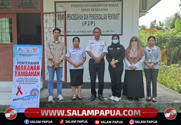 Foto bersama Dinkes Mimika dan CSR PT KPI usai penyerahan bantuan di Kantor Bidang P2P Dinkes Mimika Kilometer 7, Kelurahan Kamoro Jaya, Timika, Rabu (30/9/2026)(Salampapua.com/Sianturi)