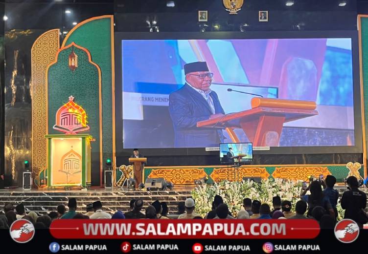 Wakil Bupati Mimika, Emanuel Kemong, menyampaikan sambutan pada pembukaan Musabaqah Tilawatil Qur'an (MTQ) I Tingkat Provinsi Papua Tengah di Gedung Eme Neme Yauware, Kabupaten Mimika, Selasa malam (14/7/2026)(Salampapua.com/Evita)