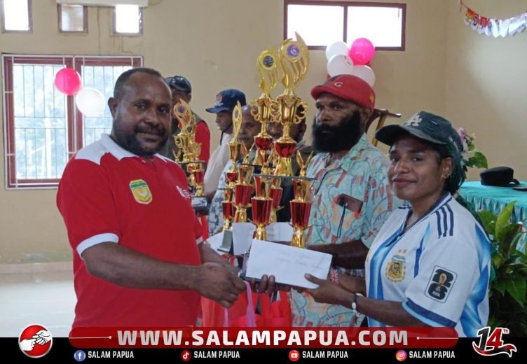 Tim Mimika Gunung Sabet Juara Turnamen Voli Distrik Kuala Kencana Dalam Rangka HUT Ke-81 RI