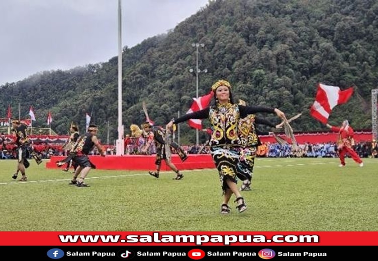 Divisi Manpower Management berkolaborasi bersam Paguyuban Keluarga Kalimantan, membawakan Tari Burung Enggang dan Tari Perang khas suku Dayak di Tembagapura, Sabtu (17/8/2024) (salampapua.com/Foto Corp.Comm PTFI)