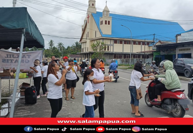 Pupuk Toleransi, Bakti Wanita Gereja Advent Jemaat Pioneer Timika Bagi-Bagi Takjil Gratis