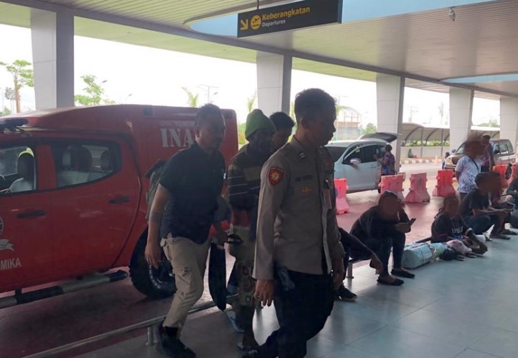 Polres Mimika Antar Pelaku Pengrusakan Patung Bunda Maria Ke RS Jiwa Abepura