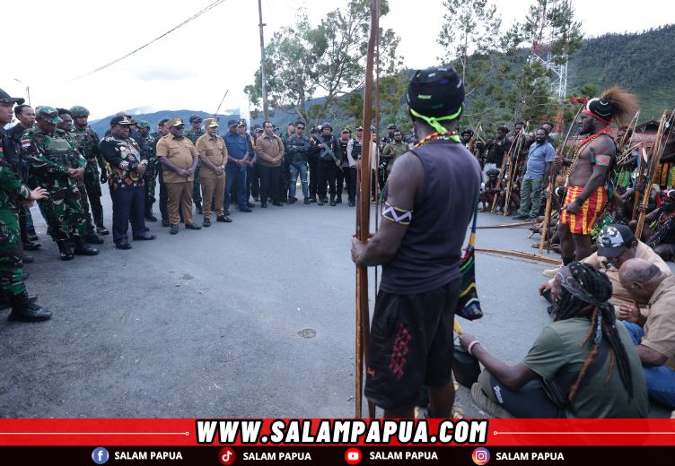 Hadiri Ritual Adat Perdamaian Di Puncak Jaya, Gubernur Meki Nawipa: Semua Kembali Beraktivitas Bangun Negeri Sucinya Tanah Papua