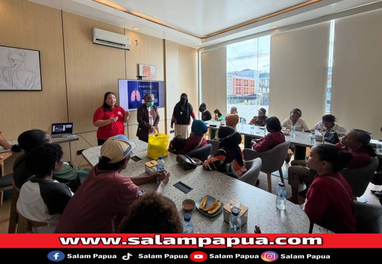 Suasana sosialisasi tentang HIV di salah satu cafe di Timika oleh Yayasan Melati Peduli Papua, Senin (22/12/2025)(Dokumen YMPT)