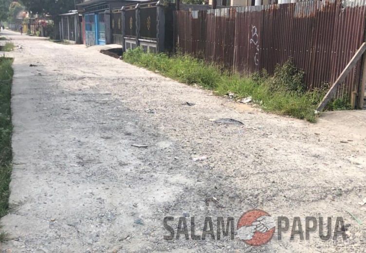 Warga RT 25 Kelurahan Kamoro Jaya Minta Jalan Masuk Di Wilayah Itu Diaspal