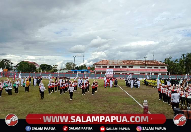 Para peserta Liga 4 Provinsi Papua Tengah ketika mengikuti pembukaan turnamen di Stadion Wania Imipi, SP1, Minggu (8/3/2026)(Dokumen Panitia Liga 4)