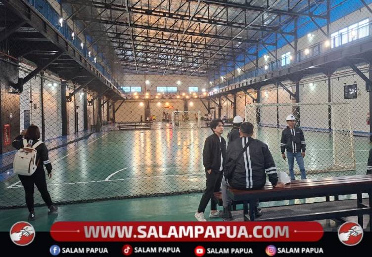 Salah satu fasilitas olahraga fursal dan badminton Super Block Plaza Agawaa Ogom MP-72 Ridge Camp, Tembagapura area kerja PT Freeport Indonesia (PTFI) saat dikunjungi, Minggu (16/8/2026)(Salampapua.com/Sianturi)
