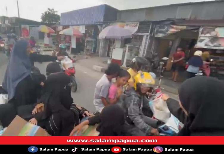 Majelis Banat Arrahmah Timika Bagi-Bagi Takjil Di Akhir Bulan Ramadhan 2024