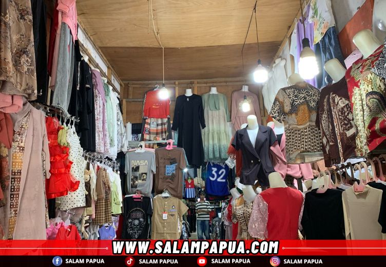 Saat Lebaran Omset Penjualan Pakaian Di Pasar Sentral Timika Naik 50 Persen