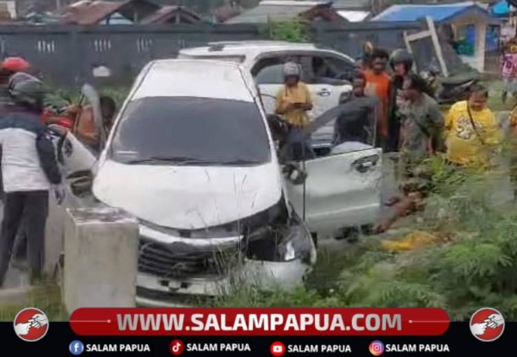 Hilang Kendali, Avanza Putih Ringsek Tabrak Pembatas Jalan Di Jembatan Kuburan SP2 Timika