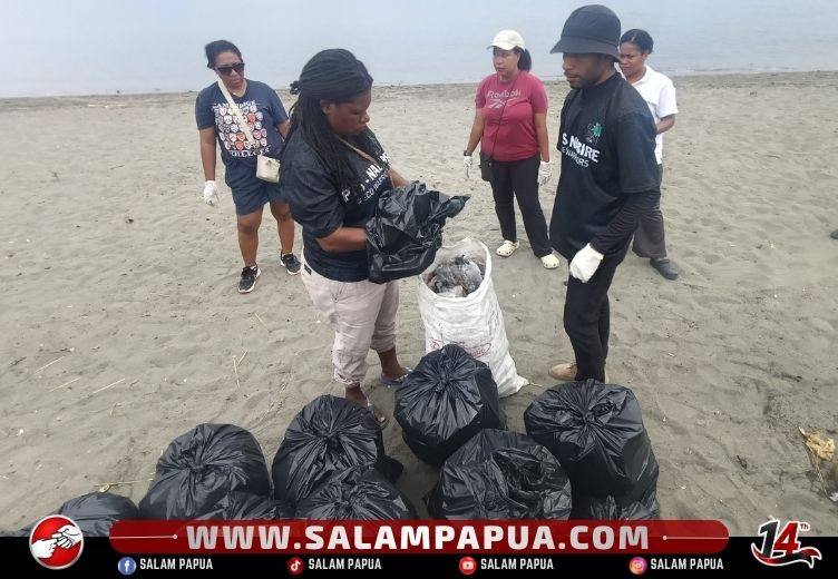 Peduli Lingkungan, Komunitas Papua Trada Sampah Gelar Bersih-bersih Pantai Nabire