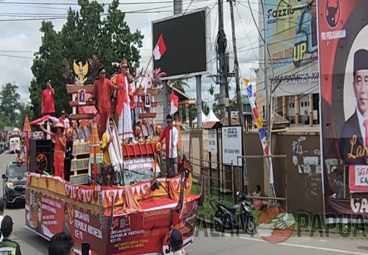 Situasi pawai kendaraan hias meriahkan HUT RI ke-78 di Kabupaten Mimika, Sabtu (12/8/2023) (Foto:salampapua.com/Acik)