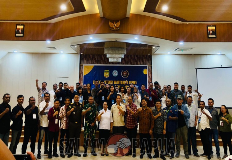 Pemkab Mimika Melalui Kesbangpol Fasilitasi 34 Wartawan Ikut Uji Kompetensi Wartawan Oleh PWI