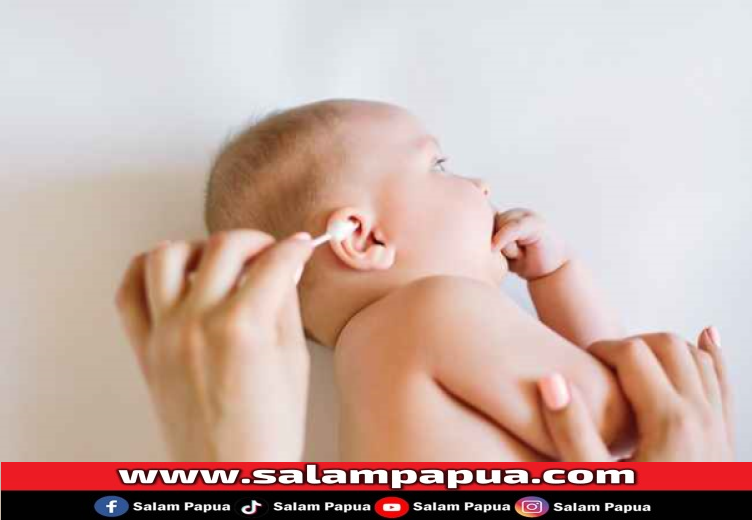 Ini Cara Aman Dan Mudah Membersihkan Telinga Bayi