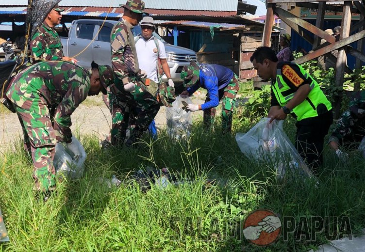 Kodim 1710/Mimika Gelar Karya Bakti Bersama Pemkab Dan Masyarakat Di Pasar Sentral Timika