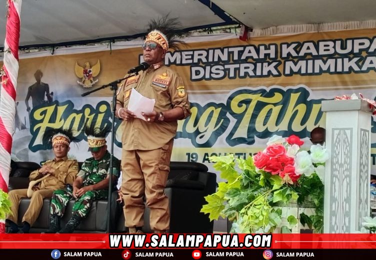 Bupati Mimika, Johannes Rettob saat menyampaikan sambutan pada puncak perayaan HUT ke-49 Mapurujaya, 19 Agustus 2025 (salampapua.com/Acik)