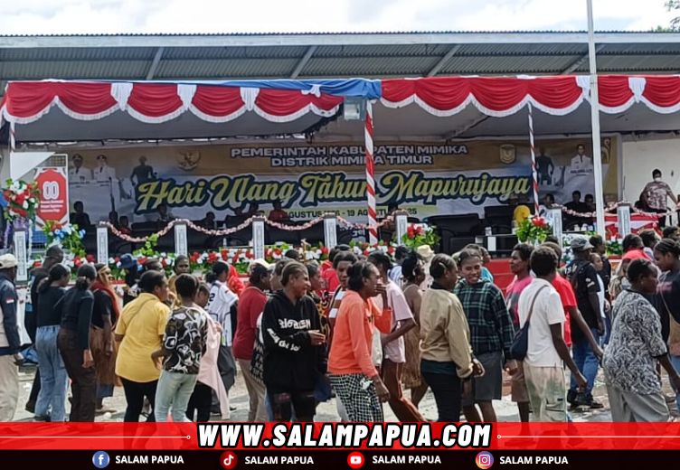 Tari Seka bersama seluruh masyarakat Mimika Timur (salampapua.com/Acik)