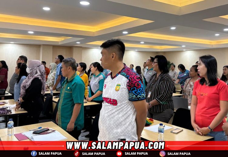 Peserta saat menyanyikan lagu Indonesia Raya (salampapua.com/Evita)